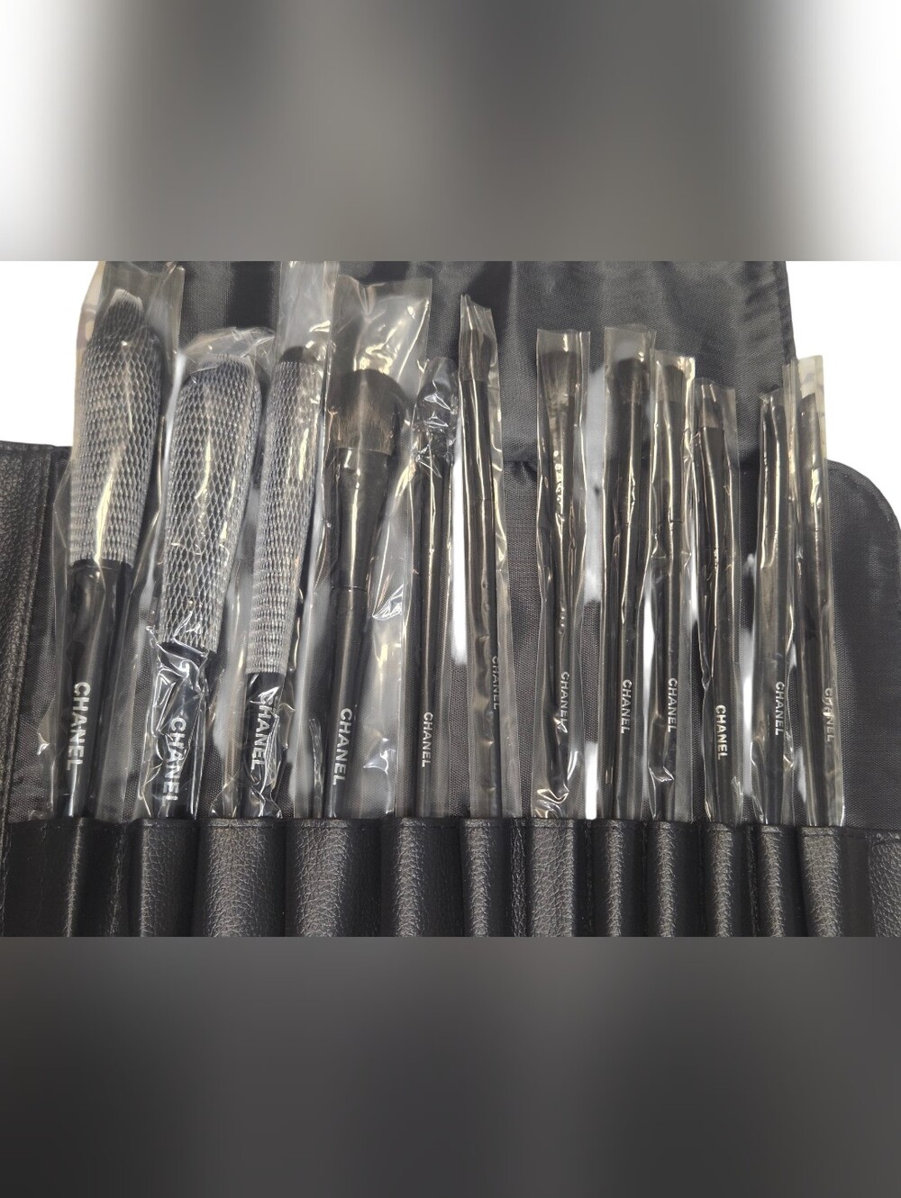 CC Brush Set with 12 Brushes and Black Case - Picture 3 of 4